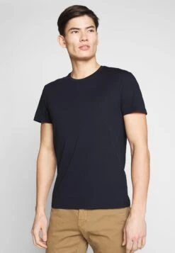 Pier One 2 Pack - T-Shirt Basic - White/Dark Blue 8 Pier One 2 Pack - T-Shirt Basic - White/Dark Blue -Pier One Verkoopwinkel 29e824f9825c4b58be6620e83ee4ac6b