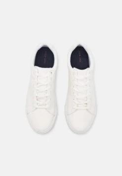 Pier One Unisex - Sneakers Laag - White -Pier One Verkoopwinkel 3747494760f54e24afa52bab7dfce4dd