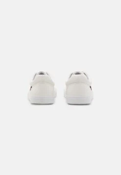 Pier One Unisex - Sneakers Laag - White -Pier One Verkoopwinkel 4875ff60289d451696f32d2c44634d4c
