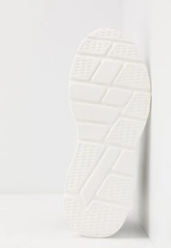 Pier One Sneakers Hoog - Black/White -Pier One Verkoopwinkel 52b5e07059e148baa03e0194b33ba8c5