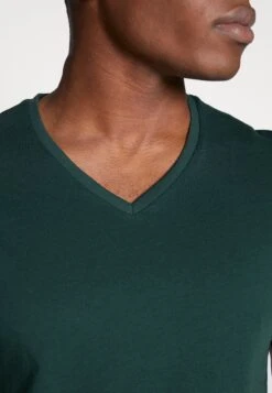 Pier One 3 Pack- T-Shirt Basic - Black, Grey, Green -Pier One Verkoopwinkel 75d8e7abd9c649fe8ff382e42bf08591